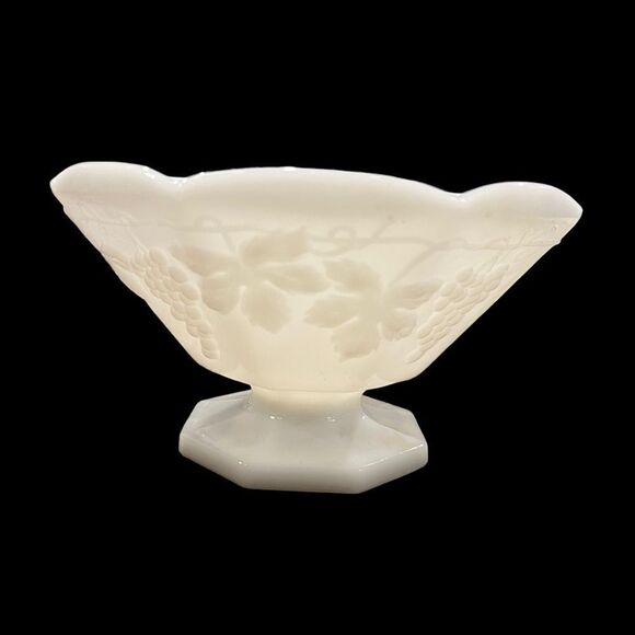 Vintage 9 inch Anchor Hocking milk glass grape and leaf pedestal fruit bowl - Picture 1 of 9
